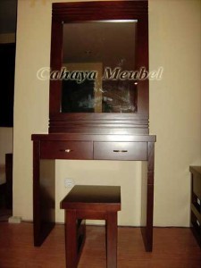 Meja Rias Elegant Kayu Jati