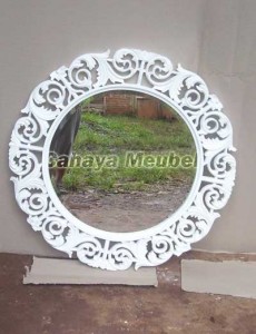 Frame Kaca Ukir Warna Putih