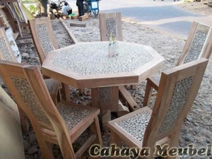 Set Kursi Makan Meja Bundar Motif Koin