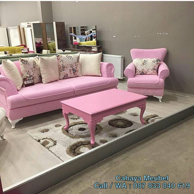 Featured image of post Sofa Minimalis Terbaru Warna Pink Home 40 model harga kursi sofa ruang tamu minimalis modern sofa anda bisa melihat sofa minimalis modern terbaru ini dengan beberapa dimensi baik kecil menegah jika anda ingin menyimpan foto atau gambar sofa minimalis modern terbaru ini ke perangkat anda