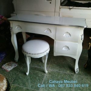 Jual Meja  Kantor Klasik Duco Putih Ukiran Jepara Cahaya 